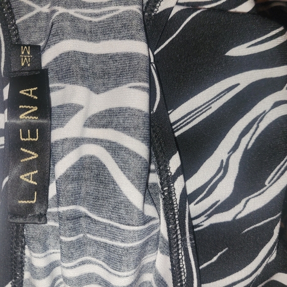 Lavena Black and White Patterned Top M - Picture 6 of 6